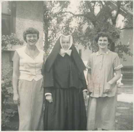 Auntie Pat, Sister Consilia and Mom 