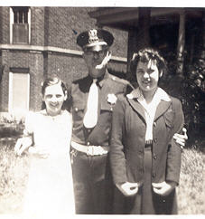 Mom, Grampa Mangan and Auntie Fran Memorial Day - Grampa always marched.