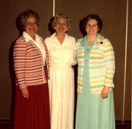  Auntie Fran, Auntie Kay and Mom